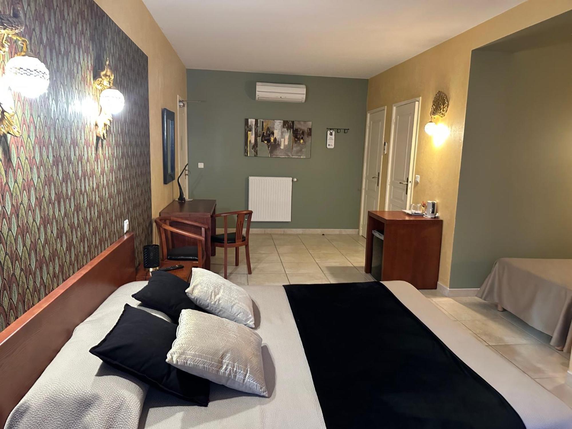 Hotel Bon Encontre Сарла-ла-Канеда Екстериор снимка